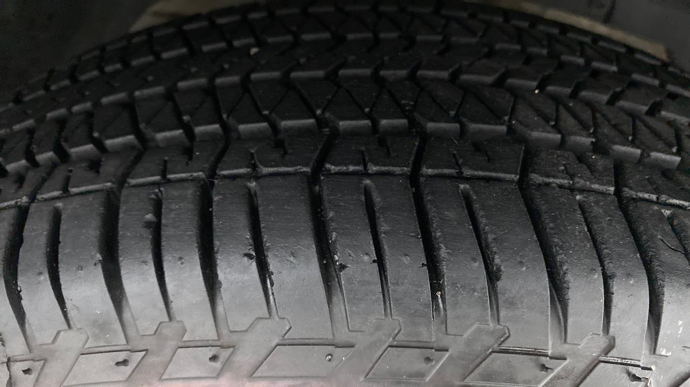 2016 Mahindra XUV500 W6 4X2, Diesel, Manual, 52,505 km, Right Front Tyre Tread
