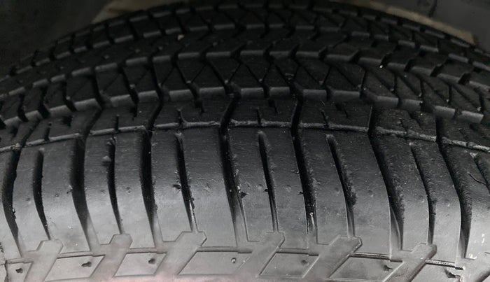 2016 Mahindra XUV500 W6 4X2, Diesel, Manual, 52,505 km, Right Front Tyre Tread