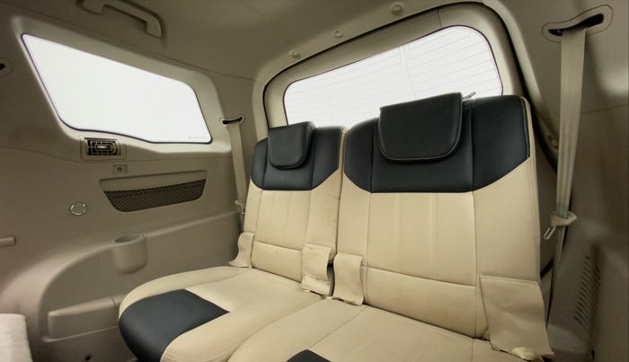 2016 Mahindra XUV500 W6 4X2, Diesel, Manual, 52,505 km, Third Seat Row ( optional )