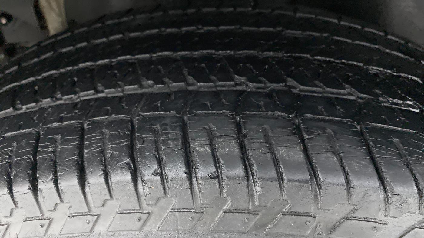 2016 Mahindra XUV500 W6 4X2, Diesel, Manual, 52,505 km, Right Rear Tyre Tread