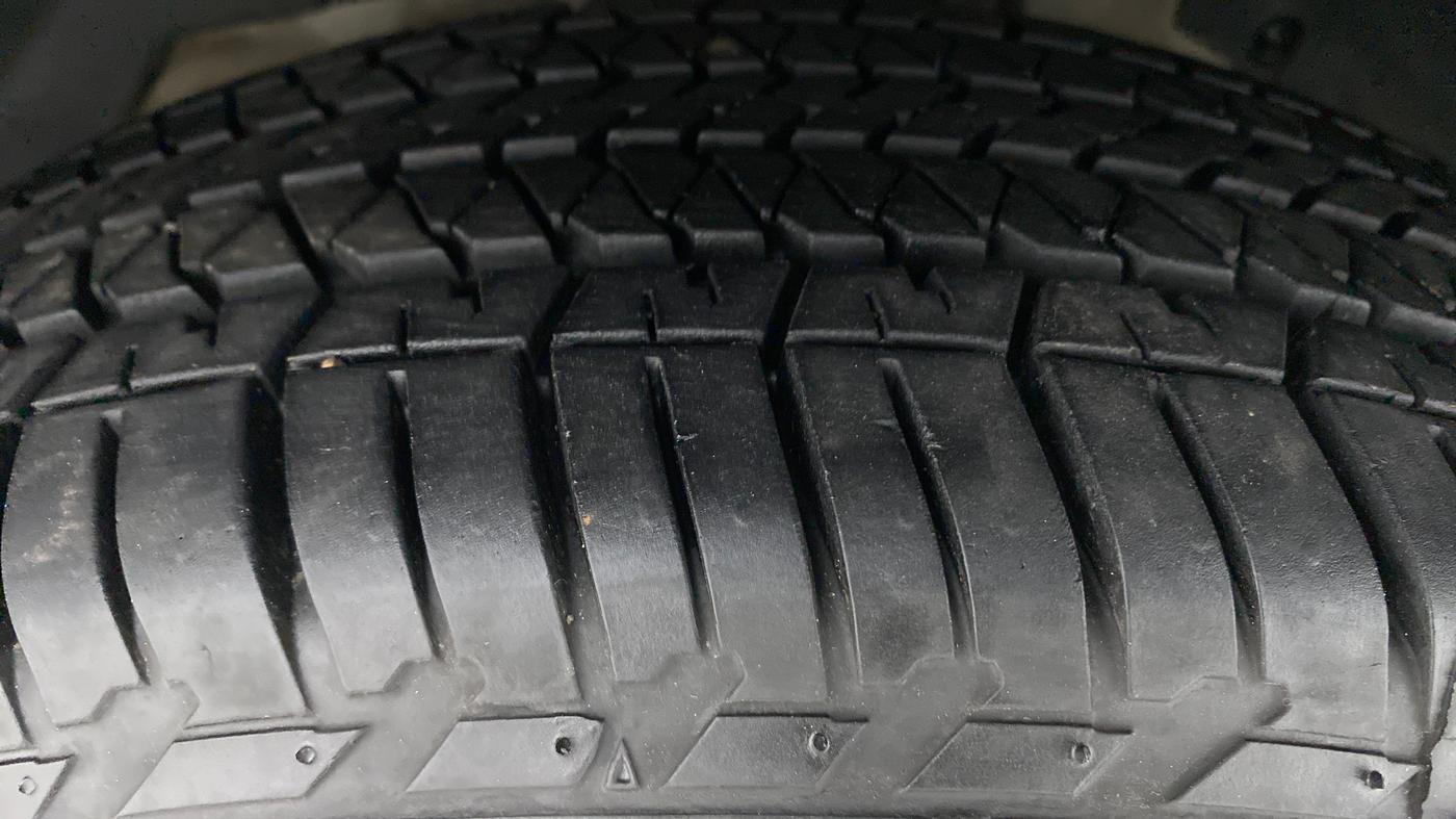 2016 Mahindra XUV500 W6 4X2, Diesel, Manual, 52,505 km, Left Front Tyre Tread
