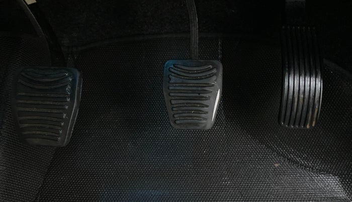 2016 Mahindra XUV500 W6 4X2, Diesel, Manual, 52,505 km, Pedals