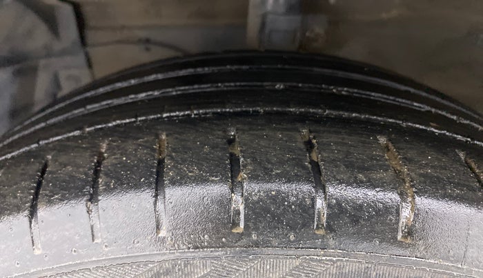 2017 Maruti Ciaz S 1.4 MT PETROL, Petrol, Manual, 85,011 km, Left Front Tyre Tread