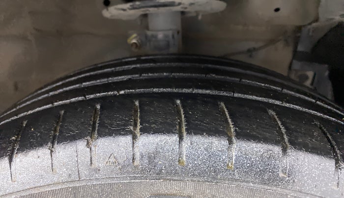2017 Maruti Ciaz S 1.4 MT PETROL, Petrol, Manual, 85,011 km, Right Front Tyre Tread