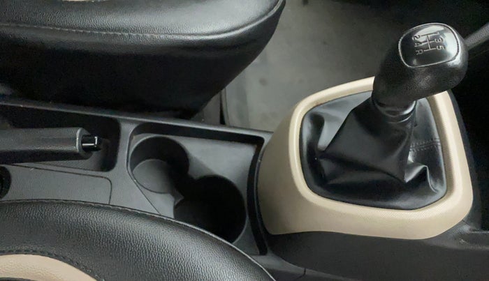 2017 Hyundai Xcent E+, Petrol, Manual, 36,486 km, Gear Lever