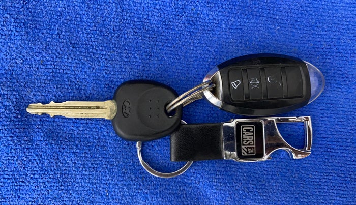 2017 Hyundai Xcent E+, Petrol, Manual, 36,486 km, Key Close Up