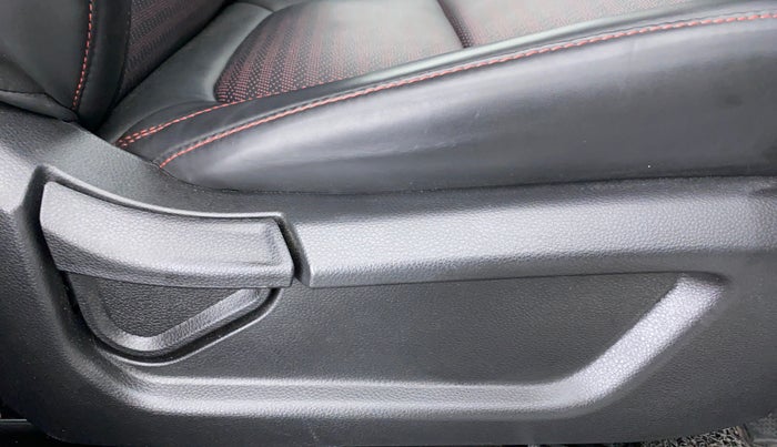 2021 KIA SONET G 1.2 HTE, Petrol, Manual, 2,177 km, Driver Side Adjustment Panel