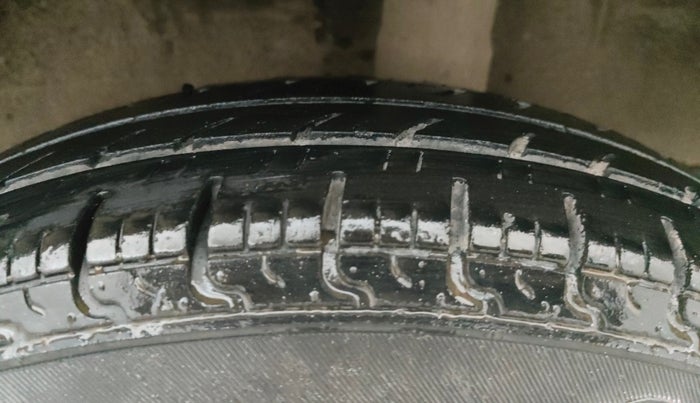 2017 Renault Kwid RXL, Petrol, Manual, 31,480 km, Left Rear Tyre Tread