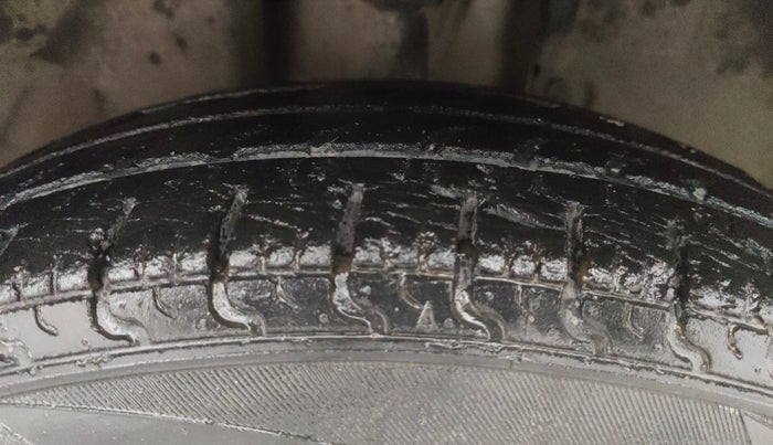 2017 Renault Kwid RXL, Petrol, Manual, 31,480 km, Right Front Tyre Tread