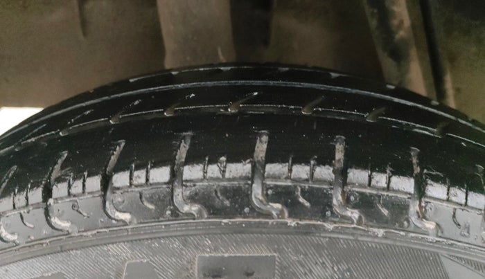 2017 Renault Kwid RXL, Petrol, Manual, 31,480 km, Right Rear Tyre Tread