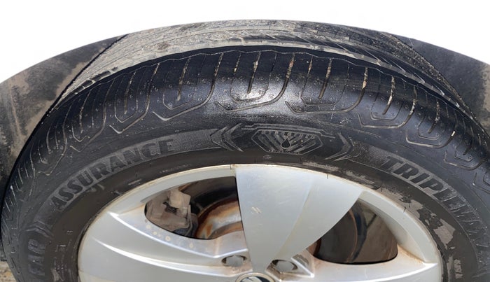 2017 Skoda Superb STYLE 1.8 TSI AT, Petrol, Automatic, 38,280 km, Left Rear Tyre Tread