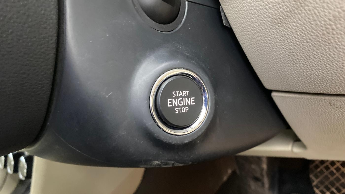 2017 Skoda Superb STYLE 1.8 TSI AT, Petrol, Automatic, 38,591 km, Keyless Start/ Stop Button
