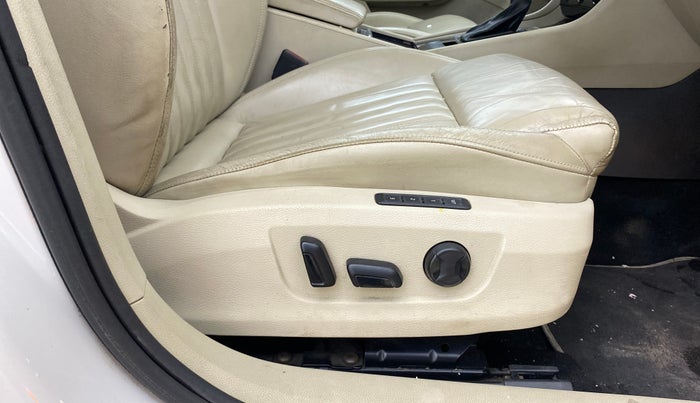 2017 Skoda Superb STYLE 1.8 TSI AT, Petrol, Automatic, 38,280 km, Driver Side Adjustment Panel