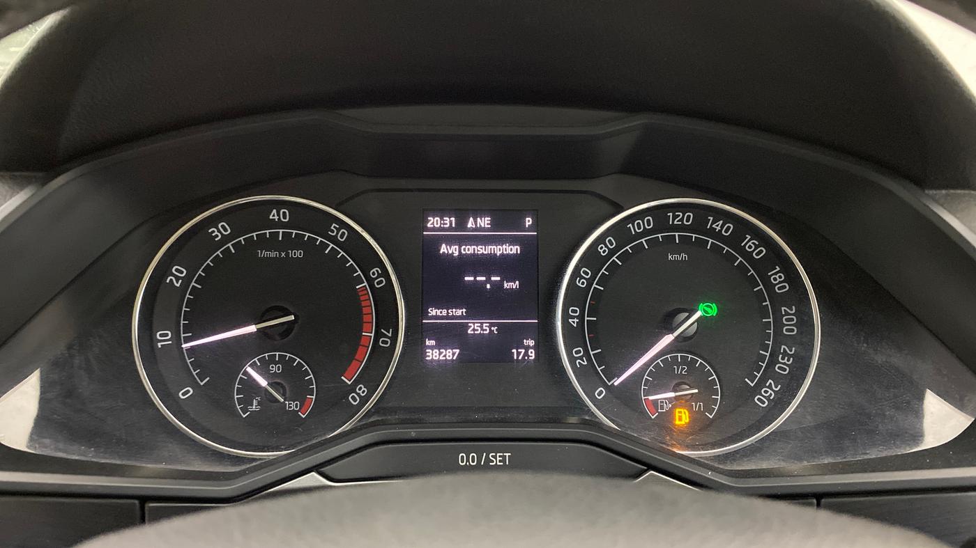 2017 Skoda Superb STYLE 1.8 TSI AT, Petrol, Automatic, 38,591 km, Odometer Image