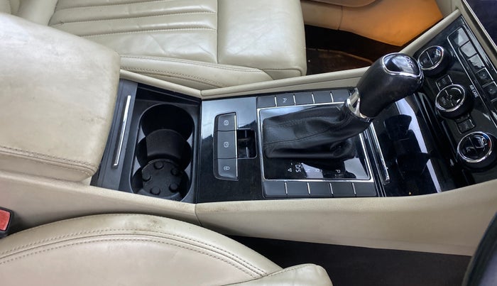 2017 Skoda Superb STYLE 1.8 TSI AT, Petrol, Automatic, 38,280 km, Gear Lever