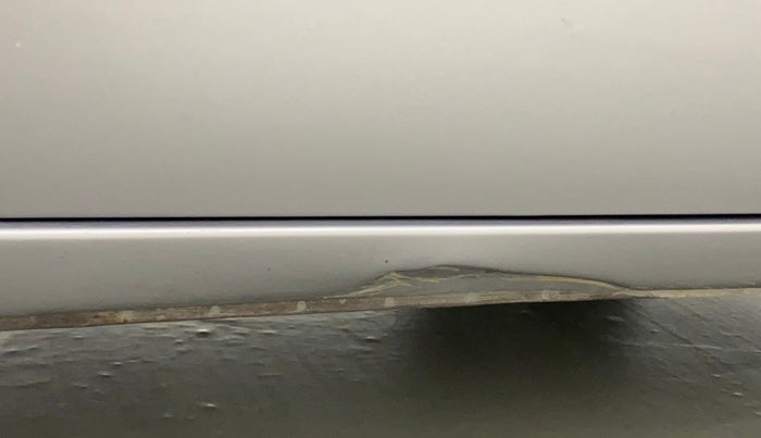 2013 Maruti Wagon R 1.0 VXI, Petrol, Manual, 80,161 km, Right running board - Slightly dented