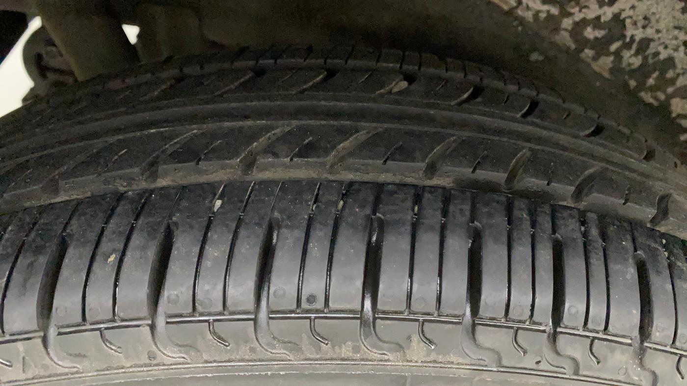 2013 Maruti Wagon R 1.0 VXI, Petrol, Manual, 80,161 km, Right Rear Tyre Tread