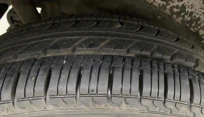 2013 Maruti Wagon R 1.0 VXI, Petrol, Manual, 80,161 km, Right Rear Tyre Tread