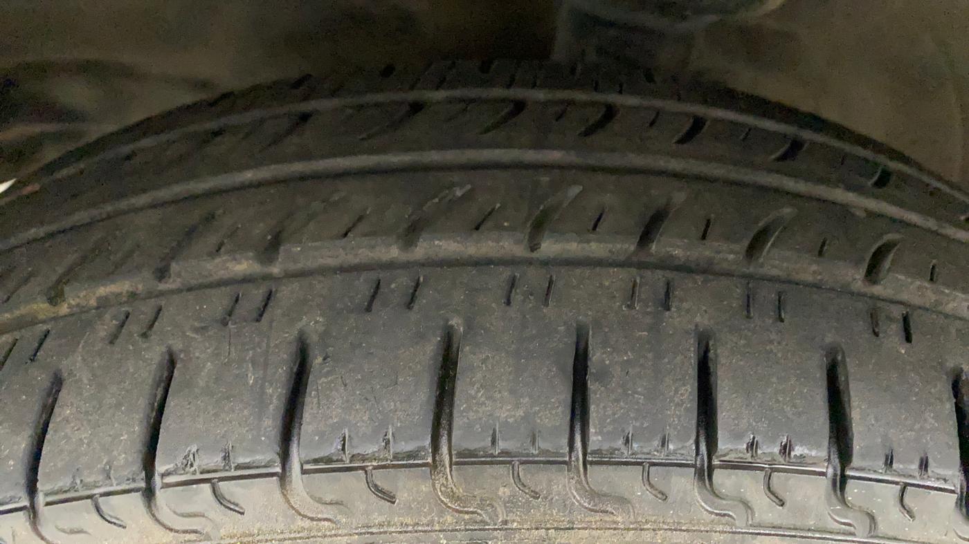2013 Maruti Wagon R 1.0 VXI, Petrol, Manual, 80,161 km, Left Front Tyre Tread