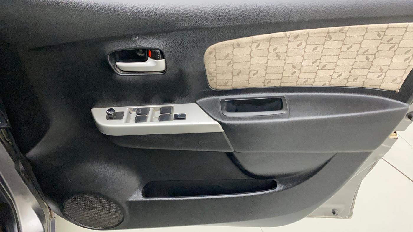 2013 Maruti Wagon R 1.0 VXI, Petrol, Manual, 80,161 km, Driver Side Door Panels Control