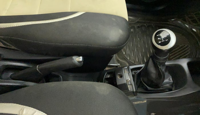 2013 Maruti Wagon R 1.0 VXI, Petrol, Manual, 80,161 km, Gear Lever