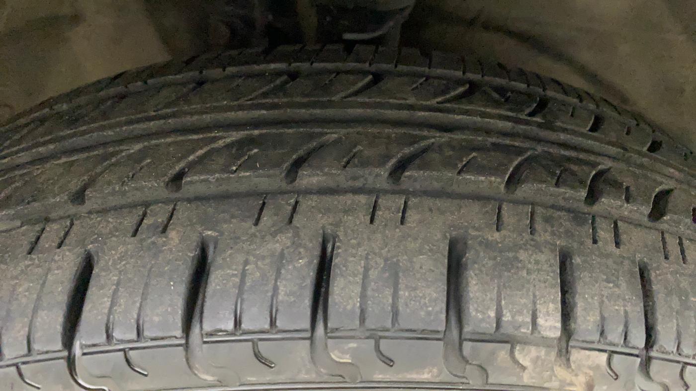 2013 Maruti Wagon R 1.0 VXI, Petrol, Manual, 80,161 km, Right Front Tyre Tread