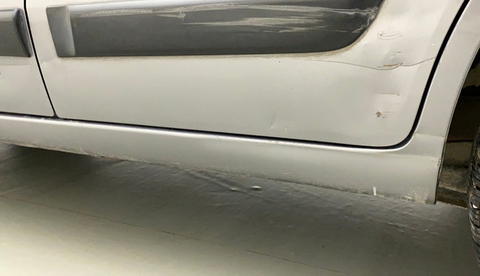 2013 Maruti Wagon R 1.0 VXI, Petrol, Manual, 80,161 km, Left running board - Slightly dented