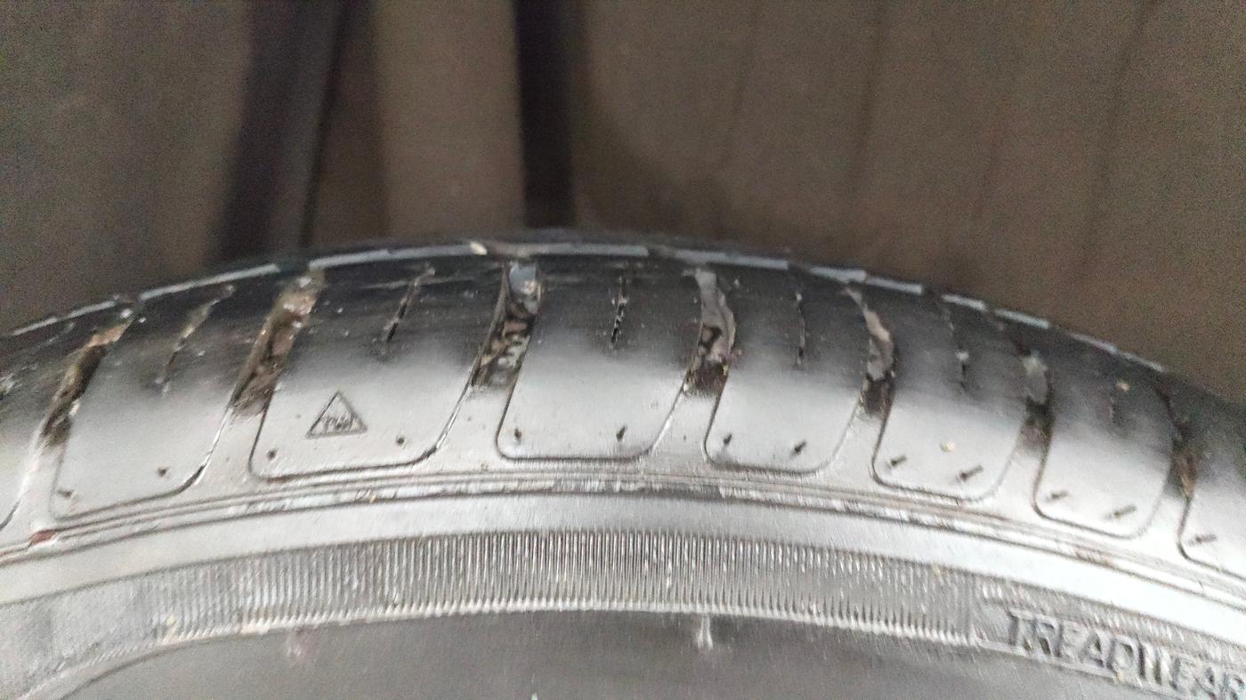 2023 Maruti Swift VXI, Petrol, Manual, 10,039 km, Right Rear Tyre Tread