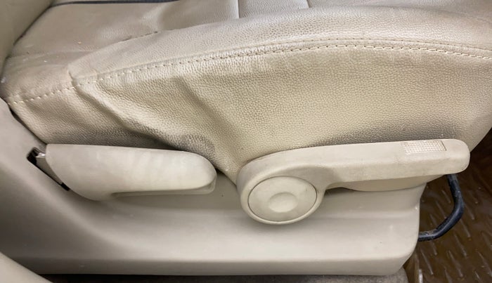 2016 Maruti Ciaz VXI+, Petrol, Manual, 1,19,955 km, Driver Side Adjustment Panel