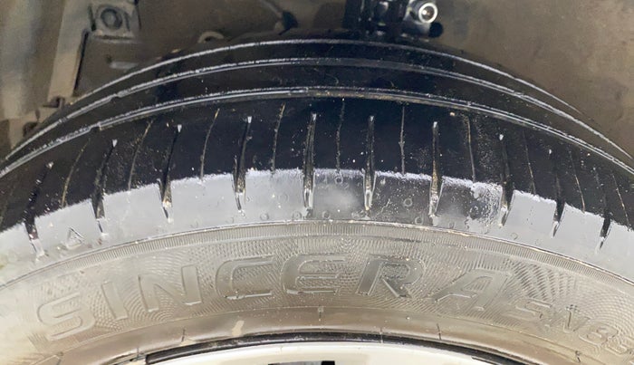 2016 Maruti Ciaz VXI+, Petrol, Manual, 1,19,955 km, Left Front Tyre Tread