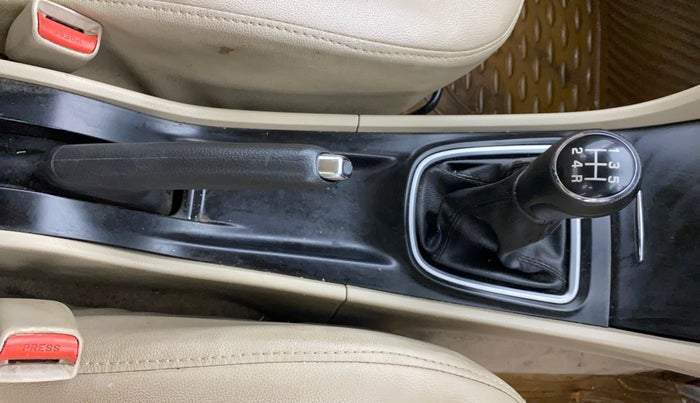 2016 Maruti Ciaz VXI+, Petrol, Manual, 1,19,955 km, Gear Lever