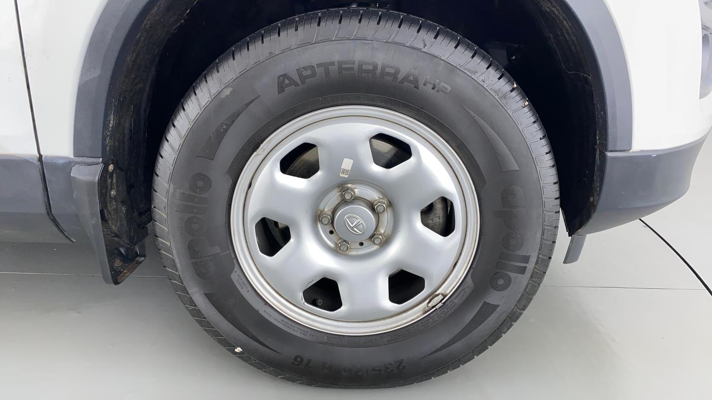 2021 Tata Safari XM 2.0 KRYOTEC, Diesel, Manual, 12,969 km, Right Front Wheel