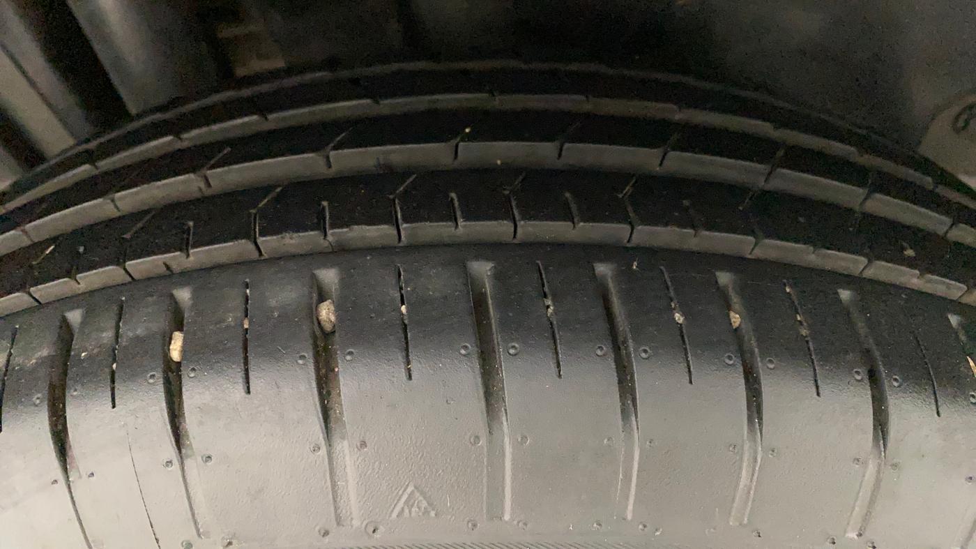 2017 Maruti Swift ZXI, Petrol, Manual, 94,776 km, Right Rear Tyre Tread