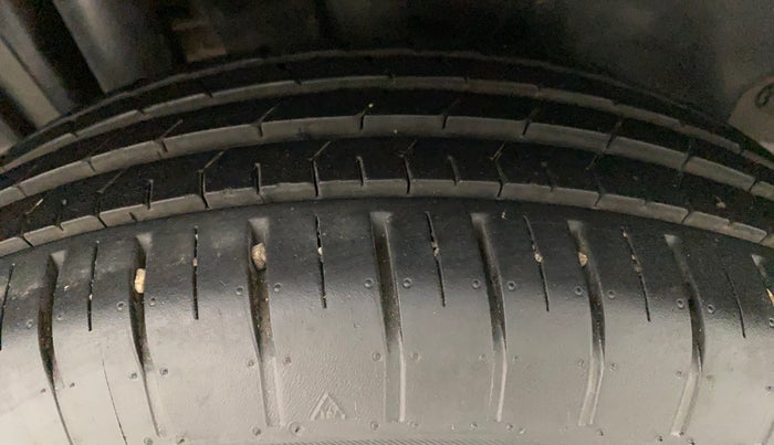 2017 Maruti Swift ZXI, Petrol, Manual, 94,776 km, Right Rear Tyre Tread