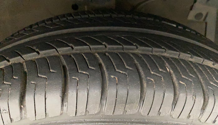 2017 Maruti Swift ZXI, Petrol, Manual, 94,776 km, Right Front Tyre Tread