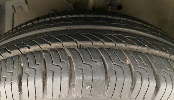 2017 Maruti Swift ZXI, Petrol, Manual, 94,776 km, Left Front Tyre Tread