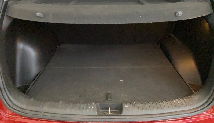 2017 Hyundai Creta SX PLUS AT 1.6 PETROL, Petrol, Automatic, 61,009 km, Boot Inside