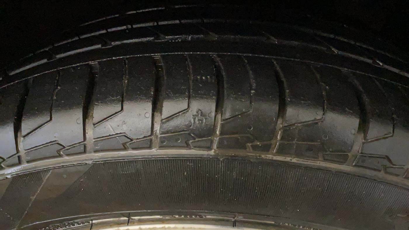 2017 Hyundai Creta SX PLUS AT 1.6 PETROL, Petrol, Automatic, 61,009 km, Right Front Tyre Tread