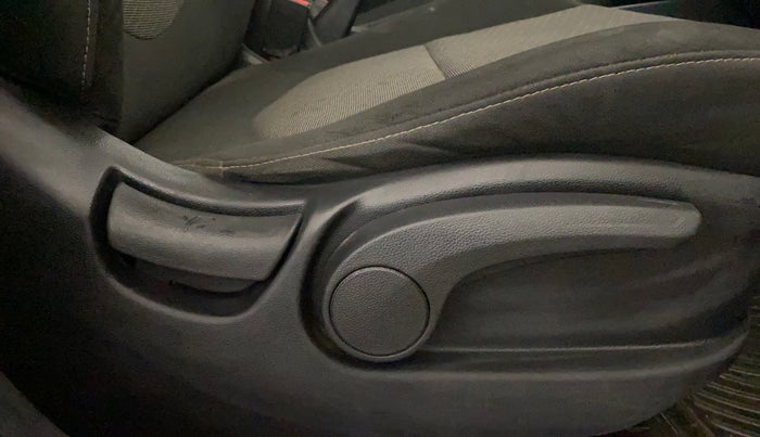 2017 Hyundai Creta SX PLUS AT 1.6 PETROL, Petrol, Automatic, 61,009 km, Driver Side Adjustment Panel