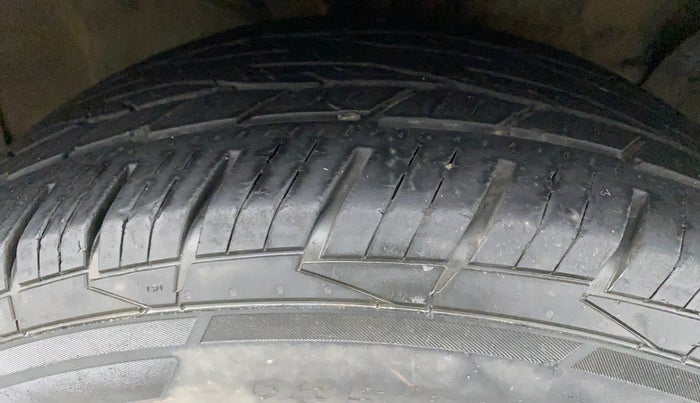 2017 Hyundai Creta SX PLUS 1.6 PETROL, Petrol, Manual, 1,22,750 km, Right Front Tyre Tread