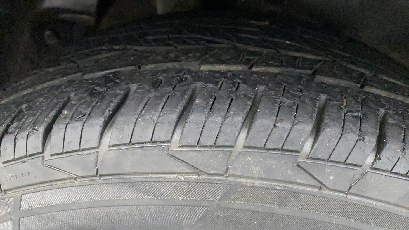 2017 Hyundai Creta SX PLUS 1.6 PETROL, Petrol, Manual, 1,22,750 km, Right Rear Tyre Tread