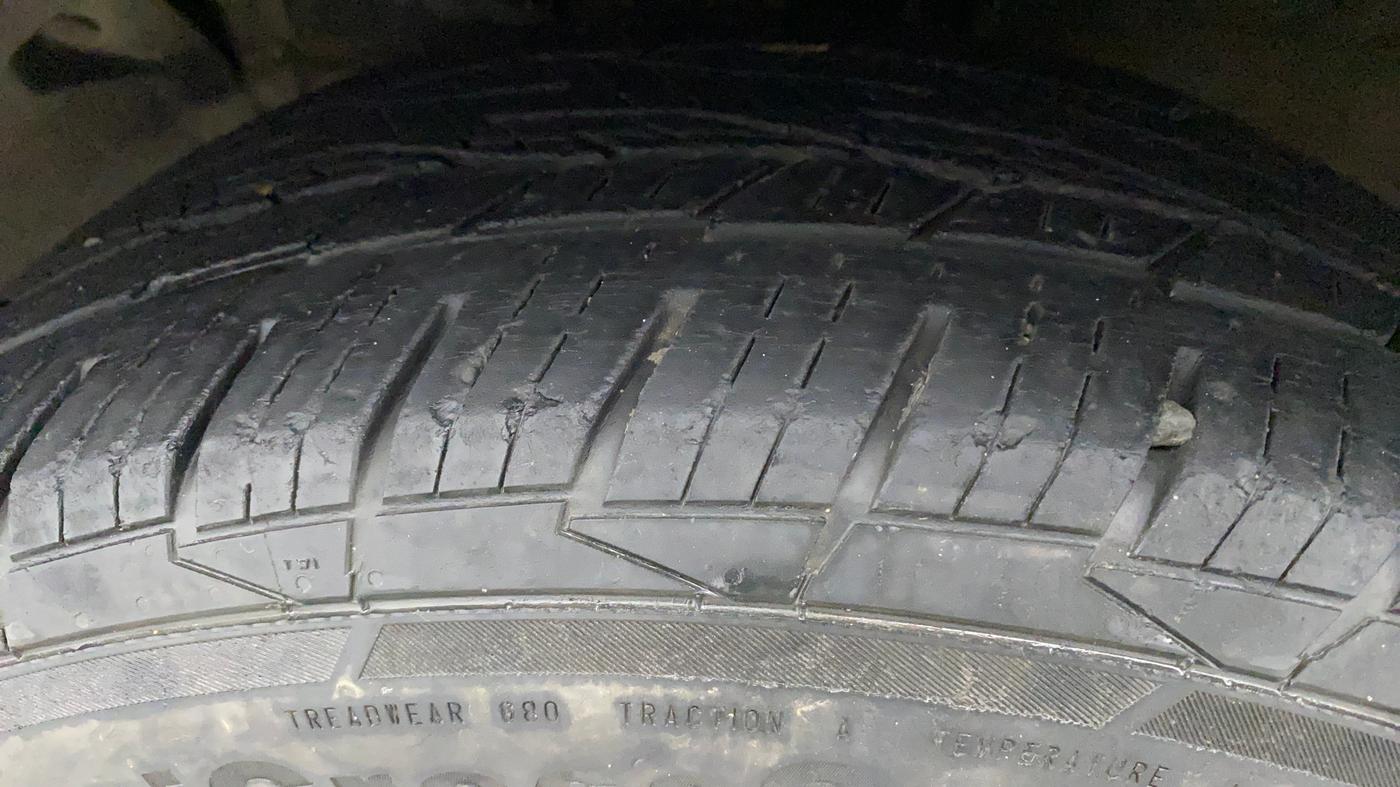 2017 Hyundai Creta SX PLUS 1.6 PETROL, Petrol, Manual, 1,22,750 km, Left Front Tyre Tread