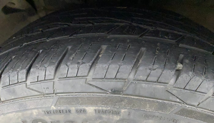 2017 Hyundai Creta SX PLUS 1.6 PETROL, Petrol, Manual, 1,22,750 km, Left Front Tyre Tread