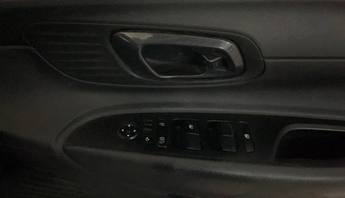 2021 Hyundai NEW I20 SPORTZ 1.2 MT, Petrol, Manual, 40,009 km, Driver Side Door Panels Control