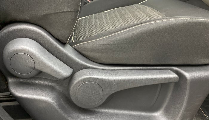2018 Renault Captur 1.5 RXL MT, Diesel, Manual, 82,586 km, Driver Side Adjustment Panel