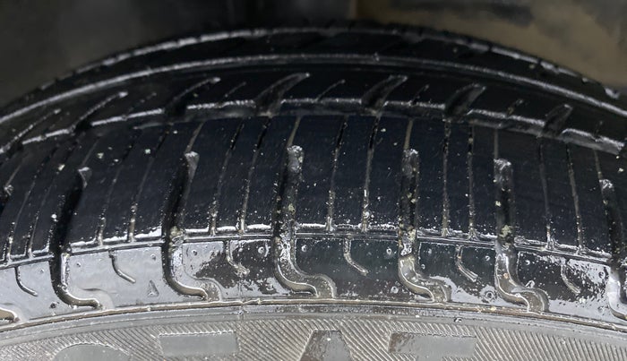 2014 Maruti Wagon R 1.0 VXI, Petrol, Manual, 31,316 km, Right Front Tyre Tread