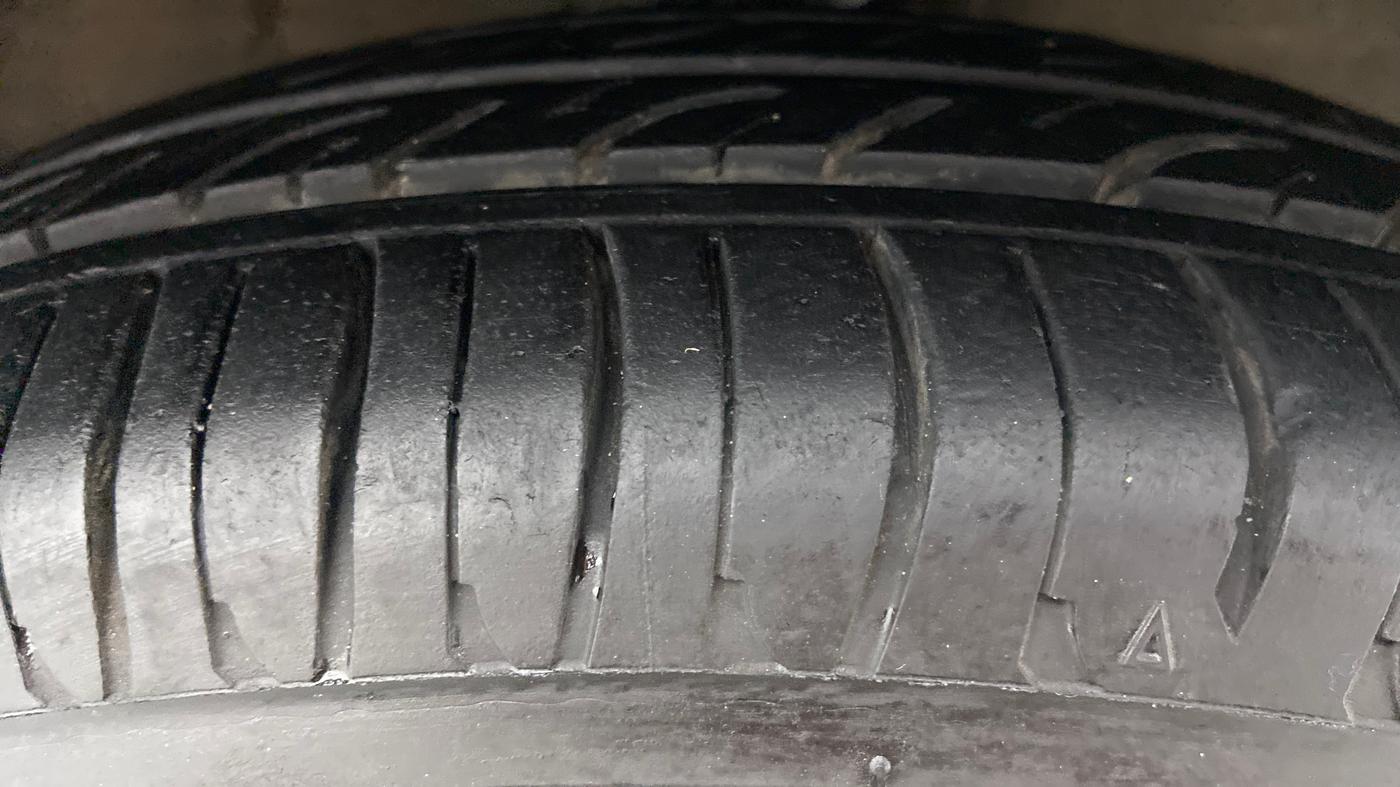 2010 Hyundai i10 MAGNA 1.2, Petrol, Manual, 55,412 km, Right Front Tyre Tread
