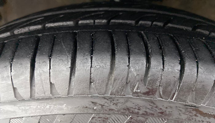 2010 Hyundai i10 MAGNA 1.2, Petrol, Manual, 55,412 km, Left Front Tyre Tread