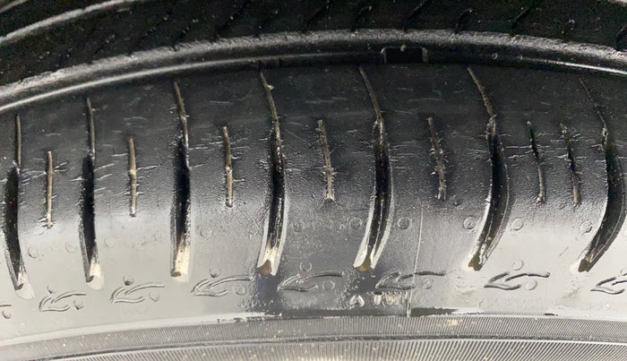 2022 Renault TRIBER RXT, Petrol, Manual, 21,671 km, Left Front Tyre Tread