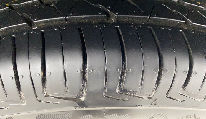 2022 Renault TRIBER RXT, Petrol, Manual, 21,671 km, Left Rear Tyre Tread